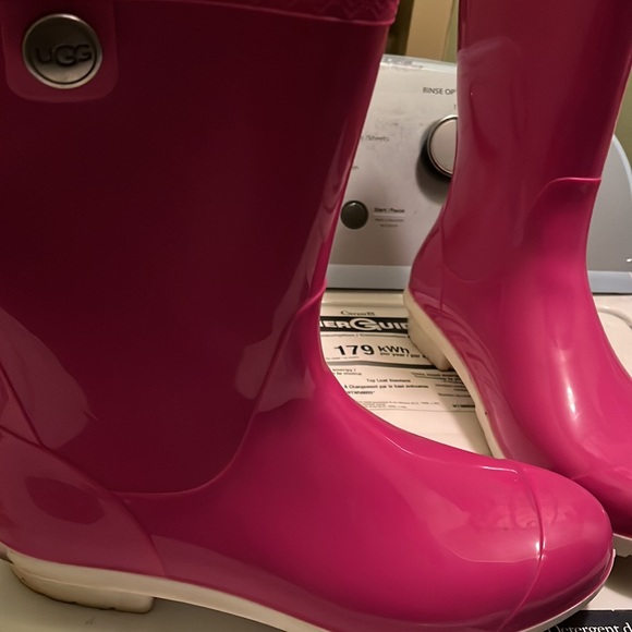 Ugg rain boots - Picture 2 of 3